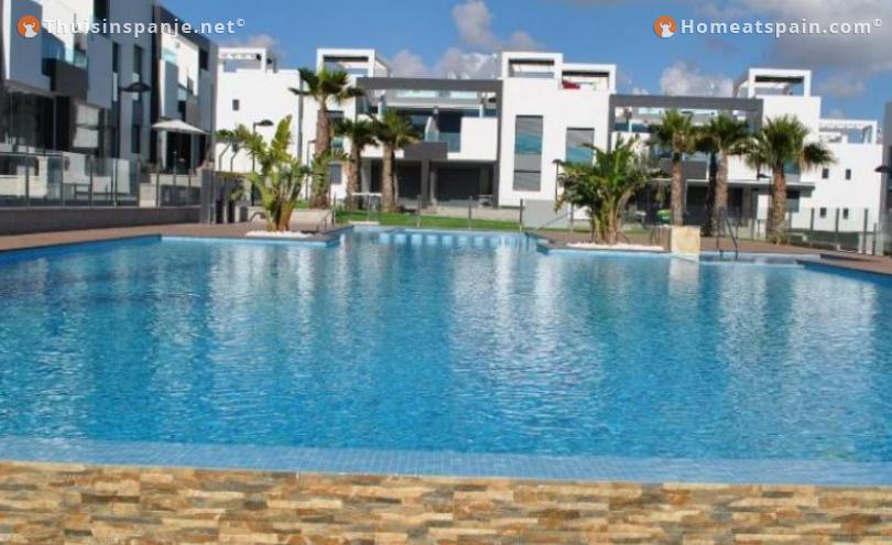 Hibernate and holiday in Oasis Beach 7 Punta Prima Torrevieja.