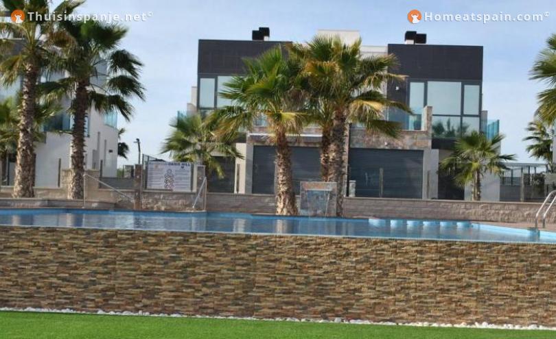 Park Oasis Hill in lomas de Cabo Roig at the Orihuela costa for rent and hibernate.