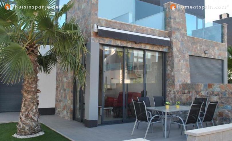 Rent this holiday home in Oasis Hill in lomas de cabo Roig.